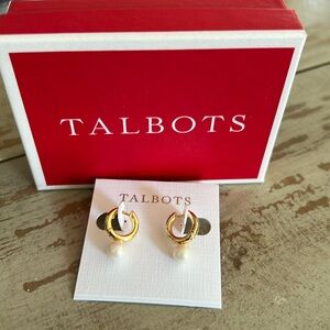 New with tags small hoop earrings that are gold and pearls.